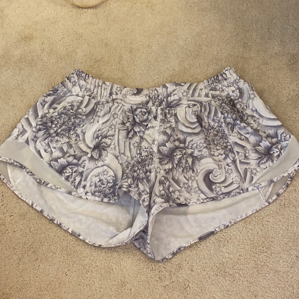 Hottie Hot Short 2.5 inch inseam Gray & White sz10